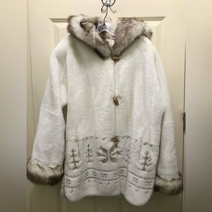 Coldwater Creek- Size S White winter theme- Roomy Fit
